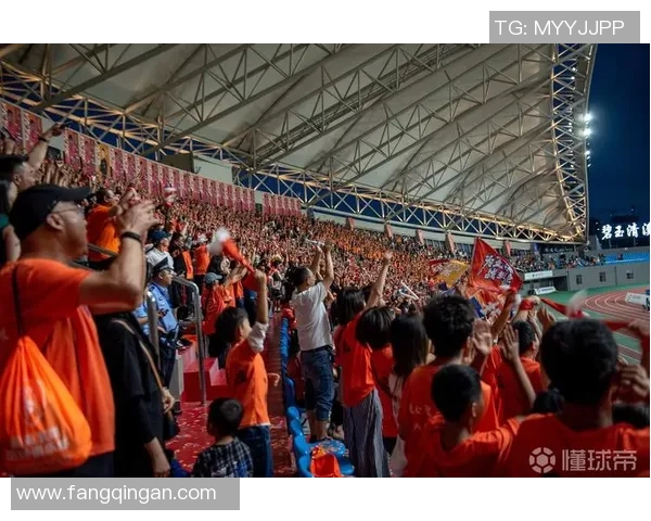 云南红塔足球队奋勇争先展现拼搏精神助力球队再创辉煌成就